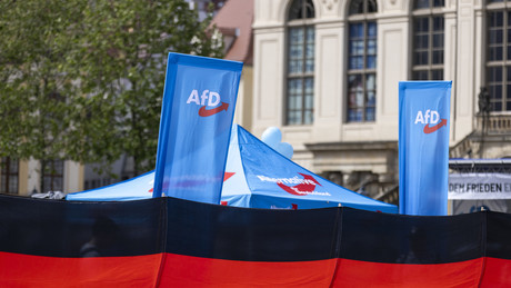 AfD Sachsen strebt Parteiausschluss von Mitgliedern mit mutmaßlichen Extremisten-Verbindungen an