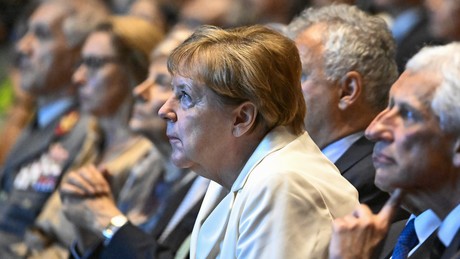 Merkels Rückkehr in die politische Diskussion: Kritik und Kontroversen