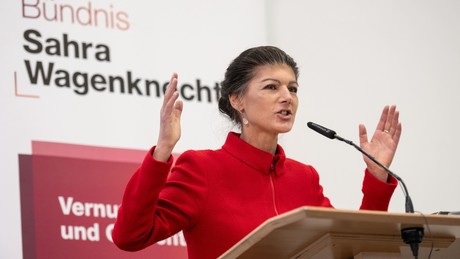 Sahra Wagenknecht kritisiert Robert Habeck: Wirtschaftspolitische Fehlentscheidungen gefährden Deutschlands Industrie