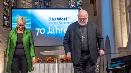 Sinkendes Vertrauen in die Kirchen Deutschlands 2024: Eine Analyse der aktuellen Umfragewerte