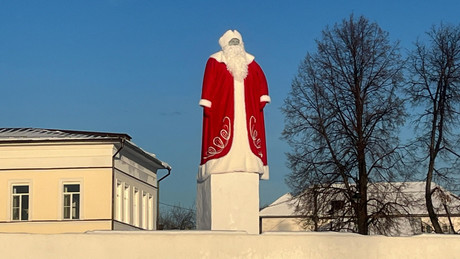 Neujahrskostüme für Lenin und Zarin Katharina sorgen für Kontroverse in Irbit