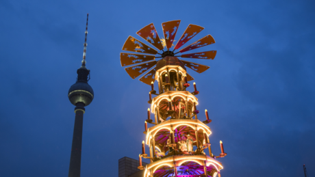 Polizeieinsatz am Berliner Alexanderplatz wegen verdächtiger Handtasche auf dem Weihnachtsmarkt