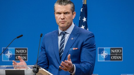 US-Verteidigungsminister Hegseth warnt: “Wir sind bereit für einen Krieg mit China!”