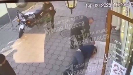 Schockvideo zeigt brutale Exekution des mutmaßlichen Drahtziehers des Odessa-Massakers auf offener Straße