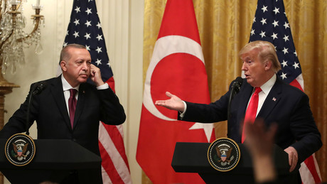 Erdoğan strebt dramatisches Gipfeltreffen mit Trump an – Spannungen und Hoffnungen auf der globalen Bühne