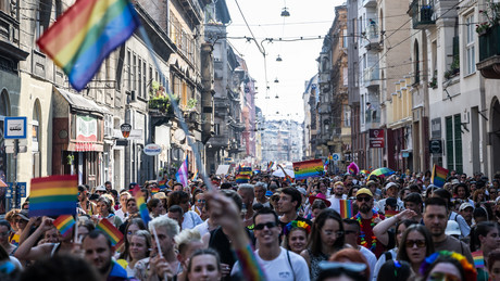 Orbán-Regime im Kreuzfeuer: Verbot der Pride-Parade löst Empörung aus