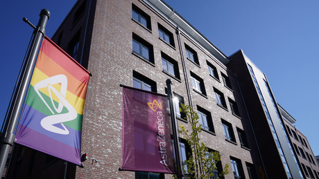 AstraZeneca-Opfer mit Hirnschaden: Gericht verweigert Schmerzensgeld – “Kein Anspruch auf Entschädigung