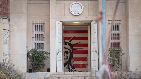 Trump schickt “riesige Flotte” Richtung Iran – Drohung mit militärischer Eskalation