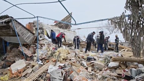 Tragödie in Mariupol: Ukrainische Drohne tötet Mutter und Kind – Russland spricht von “barbarischem Akt