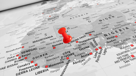 Macrons gefährliches Spiel mit der Vergangenheit: Postkoloniale Provokationen spalten Frankreich