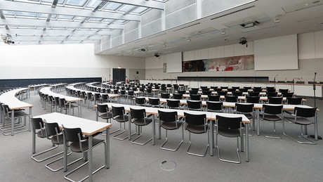 Karlsruhe kippt AfD-Klage: SPD darf “Otto-Wels-Saal” im Reichstag behalten – ein klares Signal gegen Rechts