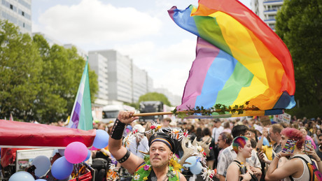 Regenbogen gegen Schwarz-Rot-Gold: Der erbitterte Kampf um unsere Straßen und Plätze
