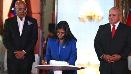 Venezuelas Parlament beschließt Amnestiegesetz: Rodríguez appelliert an “Frieden und Toleranz