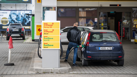 Serbien und Ungarn schließen die Grenzen: Exportstopp für Öl und Kraftstoff löst Versorgungsalarm aus
