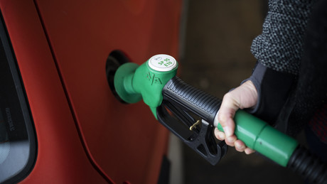 Frankreich greift durch: Strategische Treibstoffreserven könnten freigegeben werden