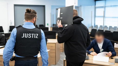 Razzien gegen Nazi-Literatur: Polizei erwischt Tausende Bücher – und begeht dabei Datenschutz-Panne