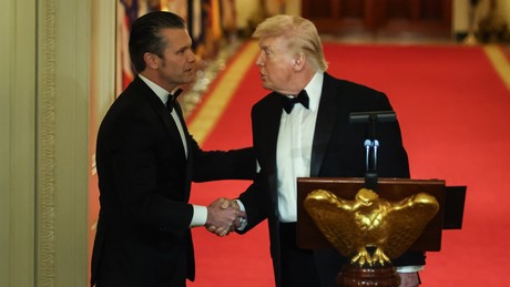 US-Verteidigungsminister: Chamenei-Nachfolger verwundet auf der Flucht – Iran in Führungskrise