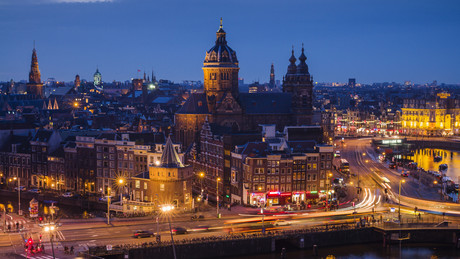 SCHOCK IN AMSTERDAM: Explosion vor jüdischer Schule – Polizei ermittelt nach Anschlag