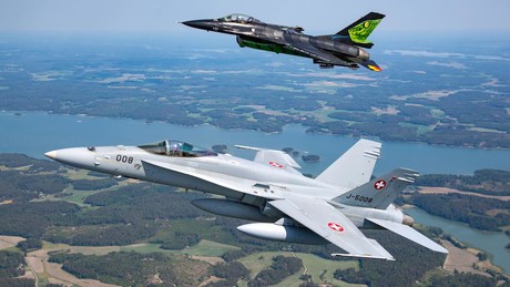 Schweiz sagt NEIN: US-Militärflüge müssen Umwege fliegen – Neutralität im Iran-Krieg gewahrt