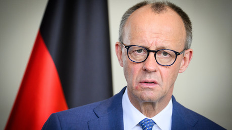 Merkels Erbe? Merz’ scharfe Attacke: “Jeder Russe ist ein potenzieller Verbrecher