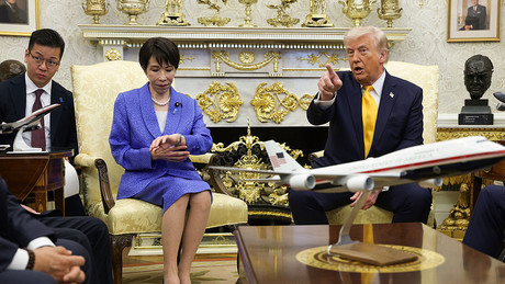 Trump schockiert Japan mit zynischem Pearl-Harbour-“Witz” – Japans Regierungschefin brüskiert