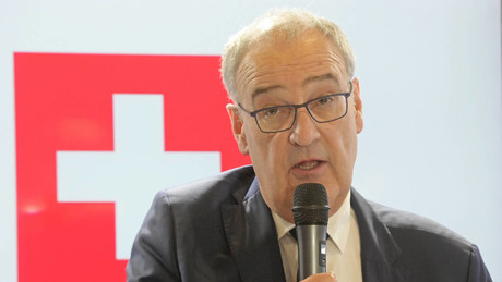 Schweiz stoppt Waffenlieferungen an die USA: Neutralität oder politisches Signal?