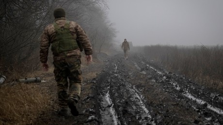 Millionen fliehen vor der Front: Kiews verzweifelte Suche nach neuen Rekruten