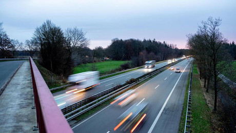 Dieselpreis-Explosion in Deutschland: IEA fordert drastische Maßnahmen wie Tempolimits und Fahrverbote