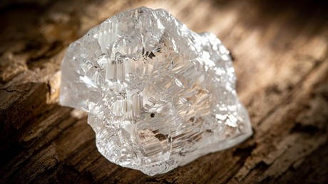 Sensationeller Fund in Russland: 56-Karat-Diamant entdeckt – ein Schatz von unschätzbarem Wert!