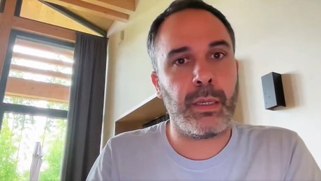 EU-Sanktionen in Berlin: Journalist Doğru nach Gerichtsurteil vor der Obdachlosigkeit