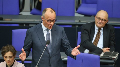 Merz plant Überwachungsstaat: Fußfesseln für Straftäter und totale IP-Speicherung!