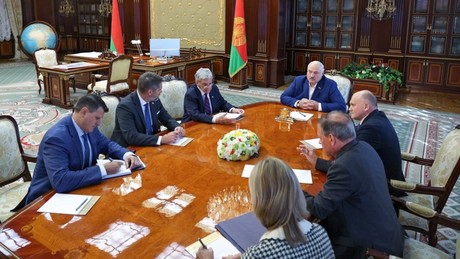 Wodka-Diplomatie: Wie ein US-Botschafter mit Alkohol und Vertrauen zu Lukaschenko durchdrang