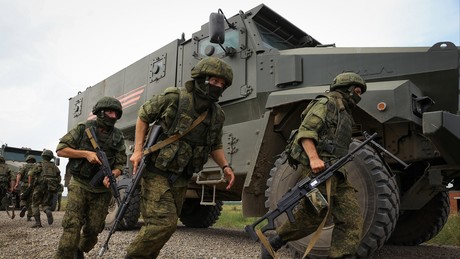 Russlands neues Gesetz: Waffengewalt zur “Befreiung” eigener Bürger im Ausland