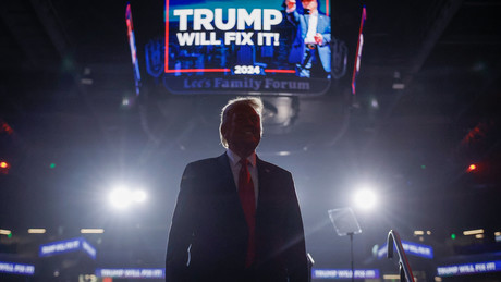 Trump wirft Kiew vor: “Gelder umgeleitet, um Wahlkampf 2024 zu beeinflussen