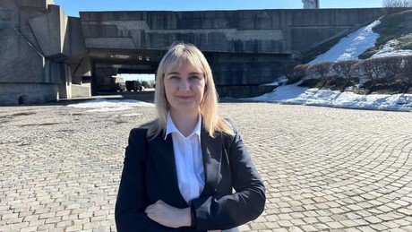 Ukrainische Abgeordnete provoziert: Gefallene sowjetische Soldaten als “Abschaum” bezeichnet