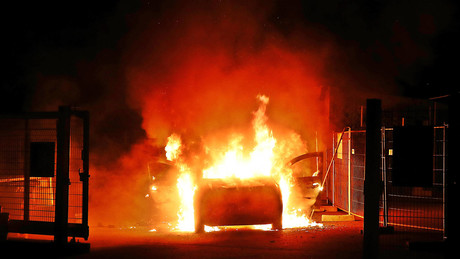 AfD-Mitglied zündet eigenes Auto an und fälscht Antifa-Brief – jetzt droht der Rauswurf!