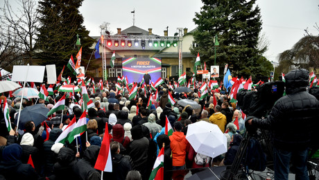 Orbáns Macht ungebrochen: Fidesz laut Prognosen erneut klarer Wahlsieger in Ungarn