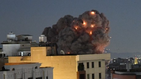 Trump gesteht: “Nur zum Spaß” Angriffe auf Iran – US-Juristen sehen Kriegsverbrechen