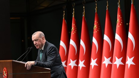 Erdoğan schockiert mit Israel-Vergleich: “Türkei als Friedensmacher im Nahen Osten