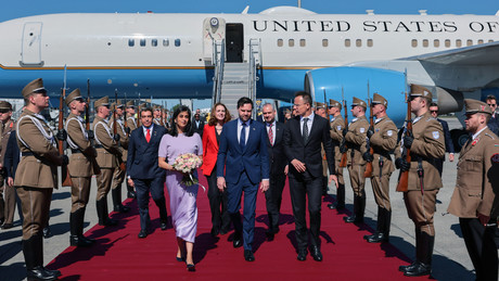 US-Vizepräsident Vance in Budapest: “Wir unterstützen Orbán” – Trump-Botschafter trifft umstrittenen Premier