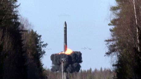 Russlands “Jars”-Raketen: Die unübertroffene Geheimwaffe, die jeden Gegner ins Visier nehmen kann