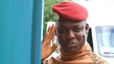 Burkina Fasos Präsident schockiert: “Diese Demokratie tötet uns – wir wollen sie nicht!