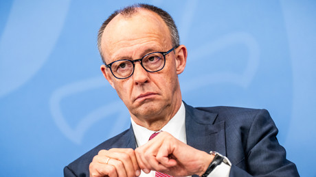 Umfrage-Schock: Olaf Scholz stürzt auf Rekordtief – unbeliebtester Regierungschef der Welt