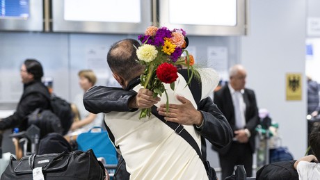 Hunderte Afghanen klagen Deutschland ein: “Wir fordern unser Recht auf Aufnahme!