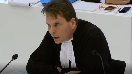 Gericht weist Klage gegen Gates, Bourla und Rutte ab: Experten zu Corona-Impfschäden nicht angehört