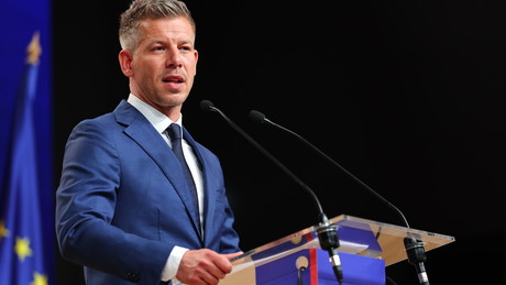 Selenskijs Albtraum: Ungarn fordert “Russland hat hier nichts verloren” – vom Regen in die Traufe