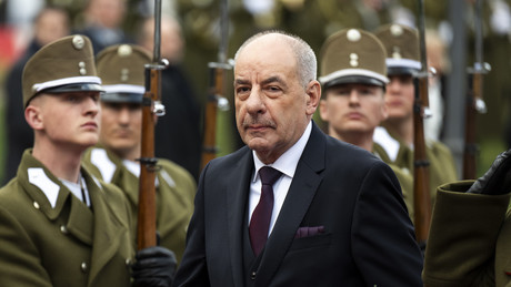 Ungarns Präsident zum Rücktritt gedrängt: Orbáns Regierung kündigt Verfassungsänderungen an