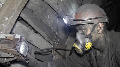 Frühstück unter Bombenhagel – Die irrsinnige Rückkehr zur Kohle in der Hölle von Donezk