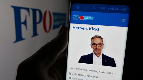 Schock-Umfrage: Fast jeder zweite Österreicher kann sich FPÖ-Wahl vorstellen – Die Mitte rutscht nach rechts