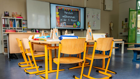 Chaos in Wiens Klassenzimmern: Stadt startet Mega-Notfall-Suche nach Lehrern für 2026/27